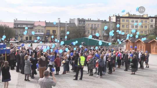 100 balonów na Światowy Dzień Świadomości Autyzmu