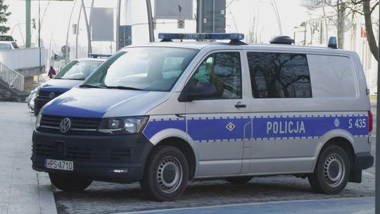 70-latka z gminy Nowa Słupia straciła oszczędności w oszustwie „na policjanta” 70-latka z gminy Nowa Słupia straciła oszczędności w oszustwie „na policjanta”