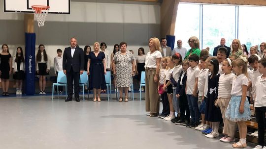 OSTROWIEC | Świadectwa odebrane, wakacje czas zacząć