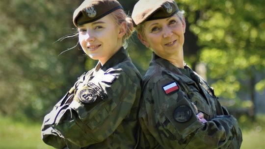 Agnieszka i Aleksandra, matka i córka w mundurze