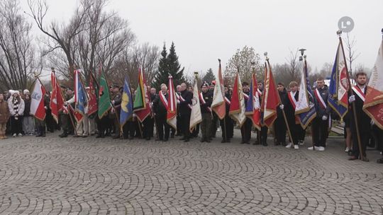 Biegi, wspólne świętowanie i pamięć. Ostrowiec uczcił Niepodległość