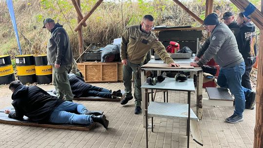 Blisko 100 osób uczciło 11 listopada strzałami ku chwale Ojczyzny na strzelnicy w Ćmielowie