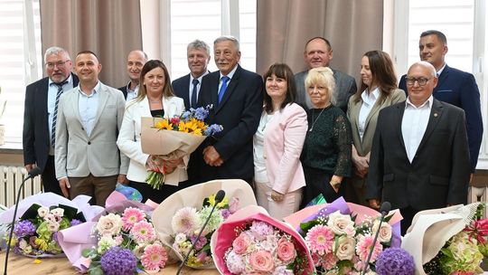 Burmistrz Ćmielowa z wotum zaufania i absolutorium