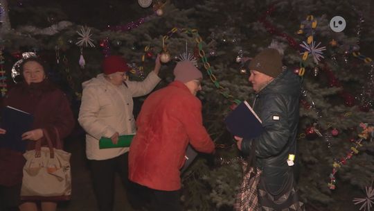 Choinka na osiedlu Ogrody połączyła pokolenia