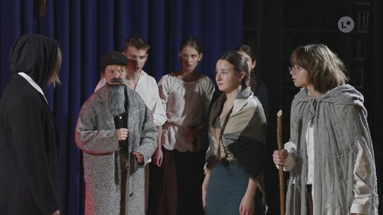 „Ciemno wszędzie, głucho wszędzie” - spektakl Teatru OBibook w Miejskiej Bibliotece