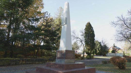 Cmentarz przy Denkowskiej: kamienie pamięci Ostrowca Świętokrzyskiego