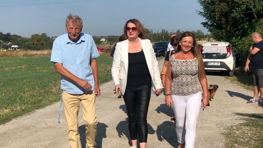 ĆMIELÓW | Asfalt zamiast kamieni. Droga w Wojnowicach będzie wyremontowana