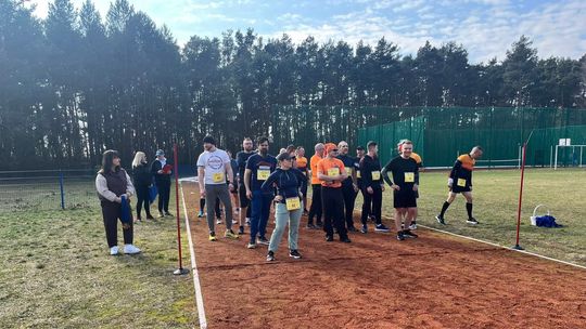 Ćmielów: bieg na stadionie i strzały ku czci Żołnierzy Wyklętych