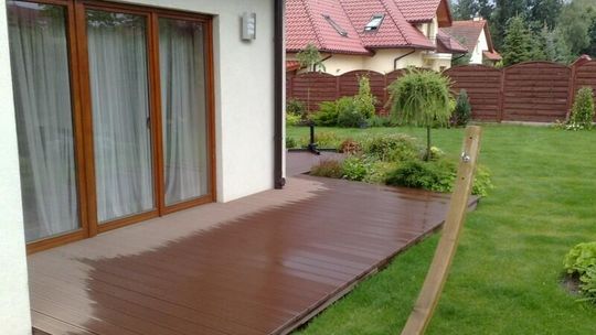 Co jest lepsze na taras: deska drewniana czy kompozytowa?