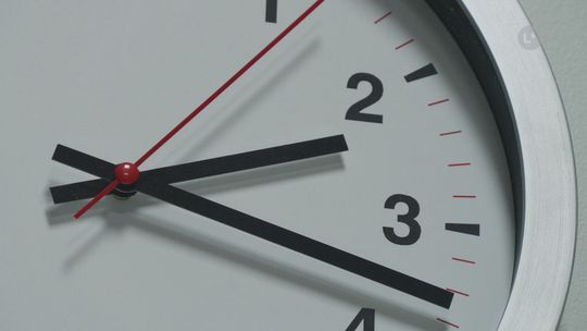 Cofamy zegarki o godzinę - wpływ zmiany czasu na zdrowie i codzienność