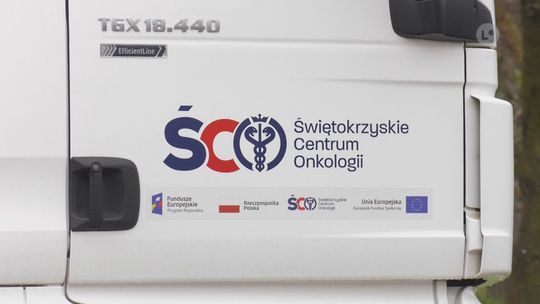 Cytomammobus stanie przed Urzędem Miasta