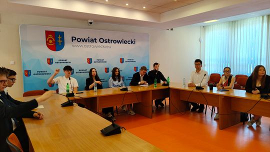 Cztery mandaty wygaszone w Młodzieżowej Radzie Powiatu Ostrowieckiego