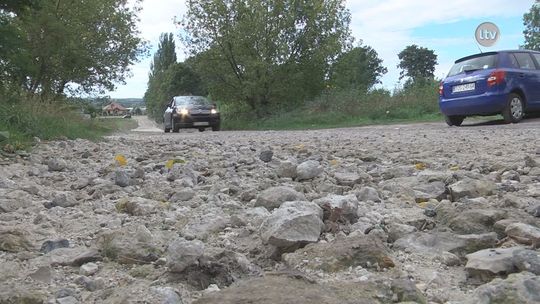 Czy piaszczysta droga stanie się uliczką?  