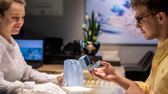 Czy warto wybrać platynowy pierścionek?