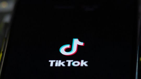 Dlaczego TikTok zyskał tak wielką popularność?