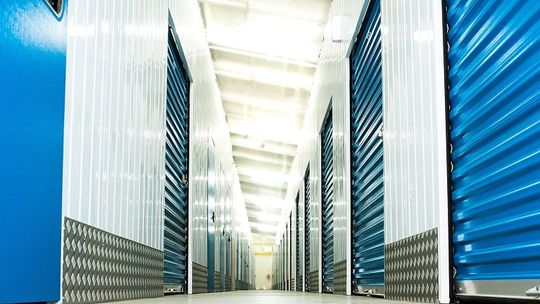 Dlaczego warto zastanowić się nad wynajmem magazynu?