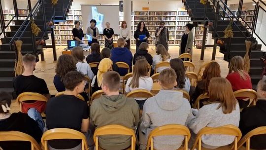 Do dzieła! Ostrowiecka młodzież w akcji podczas Nocy Bibliotek 2025