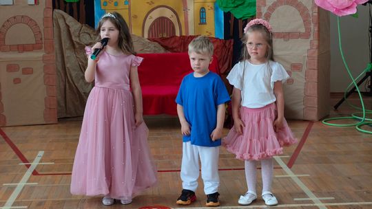 Dzień Dziecka w „Słonecznym Uśmiechu” w Częstocicach. Przedstawienie, piknik i mnóstwo radości