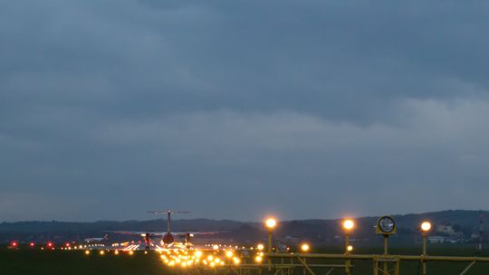 Gigantyczne straty lotniska Balice. Kto jeszcze traci na epidemii?