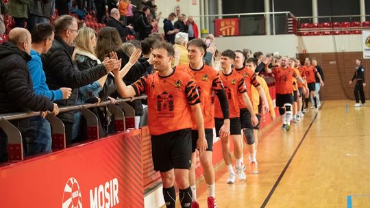 Grad goli w Ostrowcu! Kolejna wygrana Wojowników