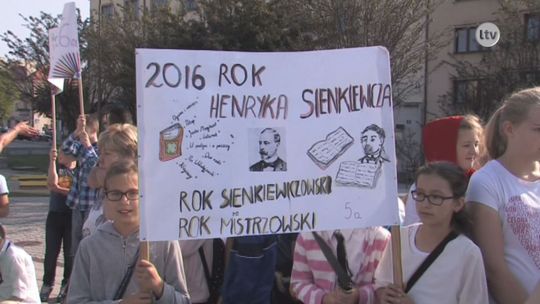 Henryk Sienkiewicz przeszedł ulicami Ostrowca