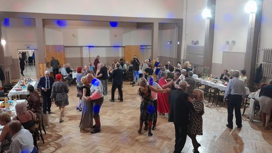 Integracja i dobra zabawa na „Balu Seniora”
