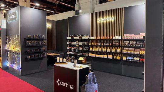 Jak porównywać oferty wykonawców stoisk targowych?