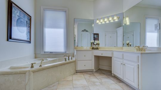 Jak wybrać lustro do łazienki?