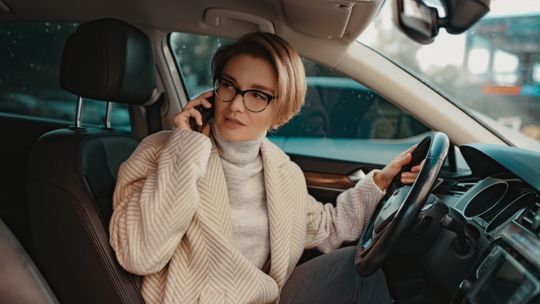 Jak wybrać okulary do jazdy – dla kierowców i osób aktywnych