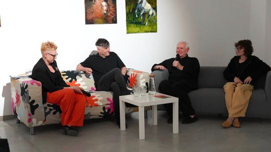 Józef Robakowski w BWA Ostrowiec. Wyjątkowy pokaz „Żywej Galerii” i spotkanie z publicznością