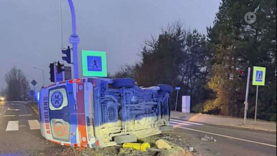 Karetka na sygnale zderzyła się z volvo Karetka na sygnale zderzyła się z volvo