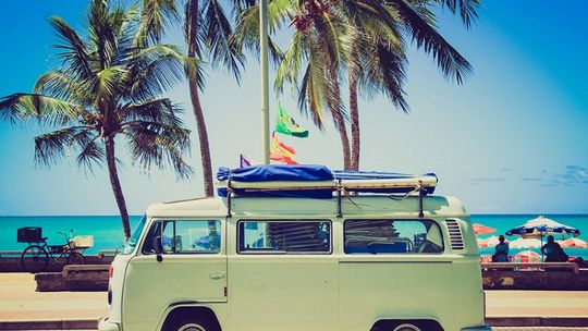 Kiedy warto skorzystać z oferty wypożyczalni samochodów? Busy 9-osobowe w modzie!