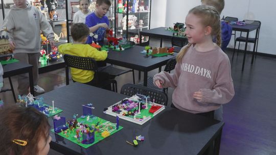 Klockomania w nowej siedzibie. Uczniowie klasy 1B PSP nr 14 wzięli udział w kolejnych warsztatach