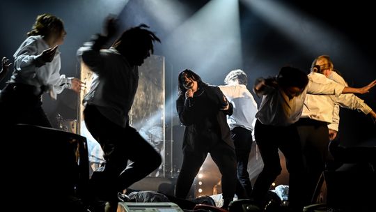 Koncert w hołdzie wolności: nowe aranżacje, rockowy pazur i poetycka głębia