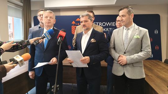 Konferencja prasowa senatora Jarosława Rusieckiego i radnych PiS Konferencja prasowa senatora Jarosława Rusieckiego i radnych PiS