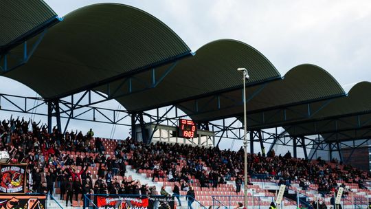 KSZO Ostrowiec Świętokrzyski – dawnych wspomnień czar, ekstraklasowe epizody i konkretne cele na sezon 2025/2026 w III lidze