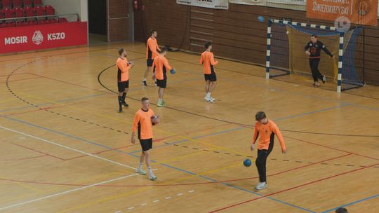 KSZO Ostrowiec wygrał z liderem po rzutach karnych