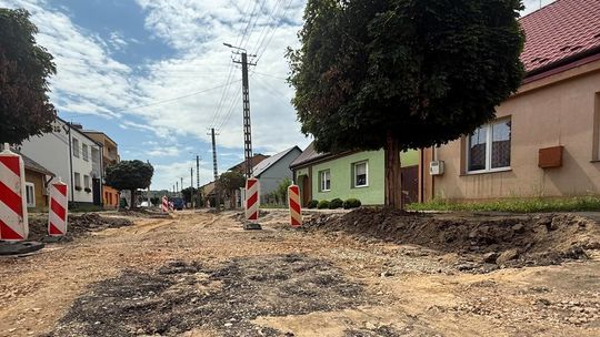 KUNÓW | Rozbudowa głównej ulicy w mieście nabiera tempa