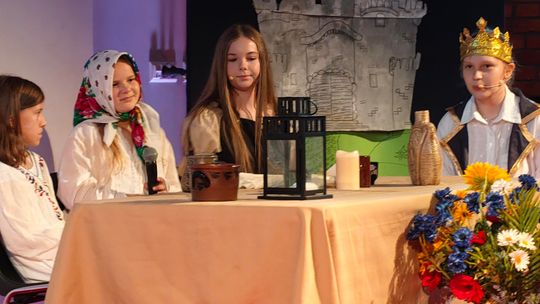 „Lektura w kolorze” w Częstocicach. Finał konkursu połączył literaturę, teatr i plastykę