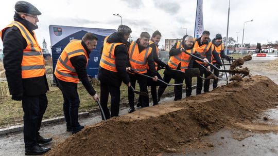 Łopaty symbolicznie wbite