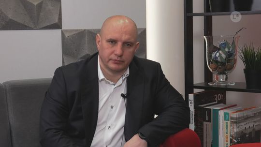 Łukasz Dybiec o inwestycjach w poprawę bazy oświatowej, remontach dróg i komunikacji