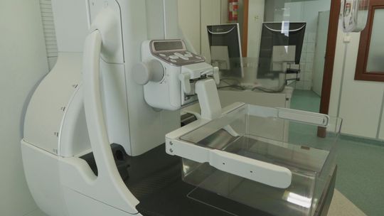 Mammograf czeka na pacjentki i na kontrakt