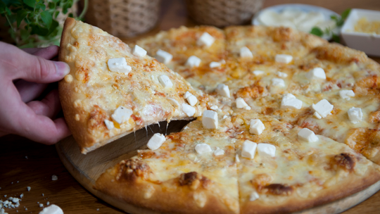 Mecz i pizza -doskonały pomysł na spędzenie wieczoru