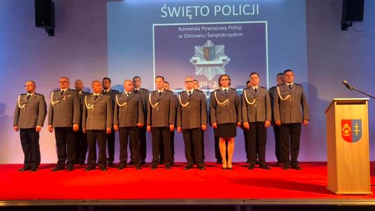 Medale, awanse i podziękowania dla policjantów w dniu ich święta