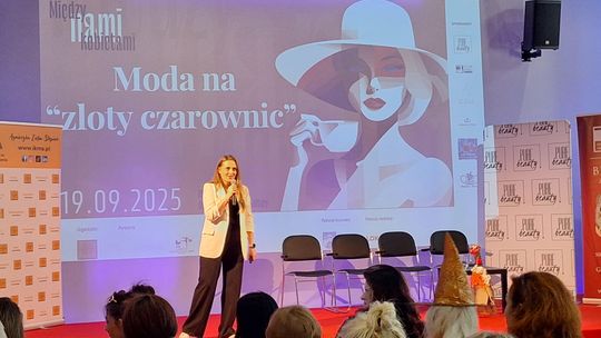 Plakat wydarzenia 'Między nami kobietami'.