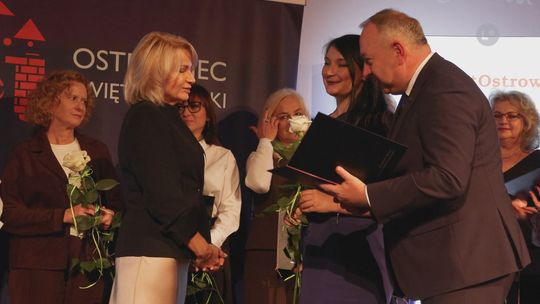 Miejsko-powiatowy Dzień Edukacji Narodowej w Ostrowcu: nagrody dla nauczycieli