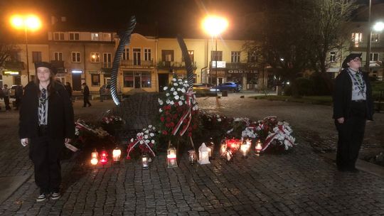 Mieszkańcy Ostrowca Świętokrzyskiego pamiętają: 83. rocznica egzekucji na Rynku