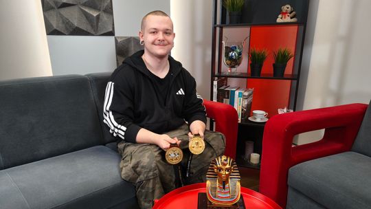 Mikołaj Gębura mistrzem świata WPC w wyciskaniu leżąc - 175 kg i rekord Polski do 17 lat