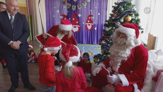 Mikołaj  już przyjechał. Odwiedził przedszkolaków