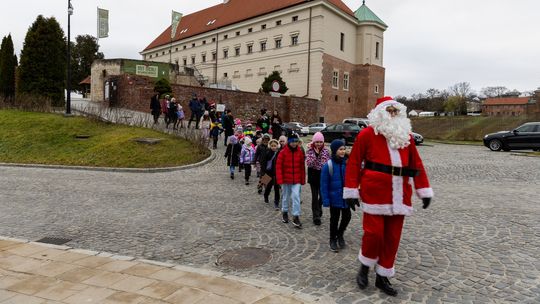 Mikołajkowy orszak przeszedł ulicami Sandomierza Mikołajkowy orszak przeszedł ulicami Sandomierza
